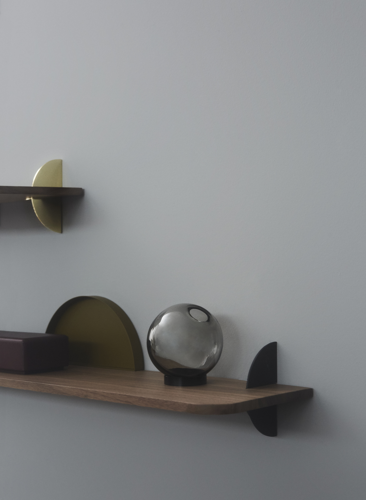 AEDES shelf AEDES shelf